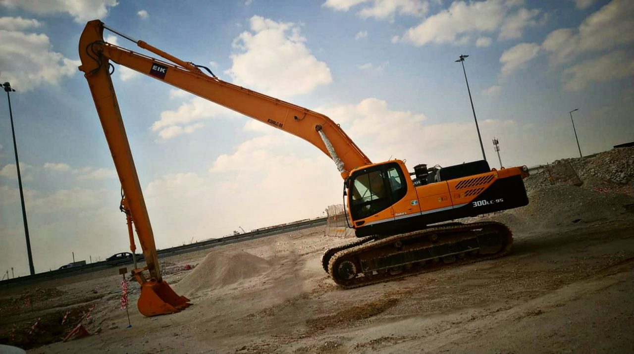 LONG BOOM – 30 TON EXCAVATOR – National Cranes